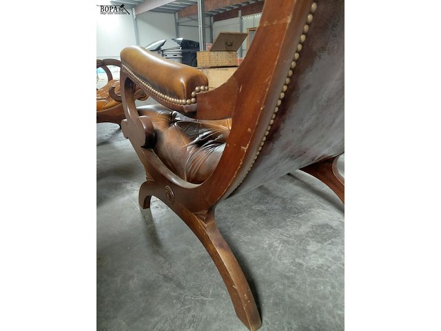 Lot 105 - klassieke engels chesterfield feauteuil - afbeelding 4 van  4