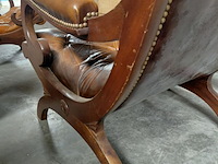 Lot 105 - klassieke engels chesterfield feauteuil - afbeelding 4 van  4