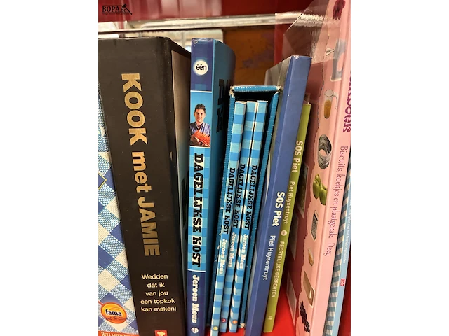 Lot 105 - lot kookboeken - afbeelding 3 van  4