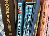 Lot 105 - lot kookboeken - afbeelding 3 van  4