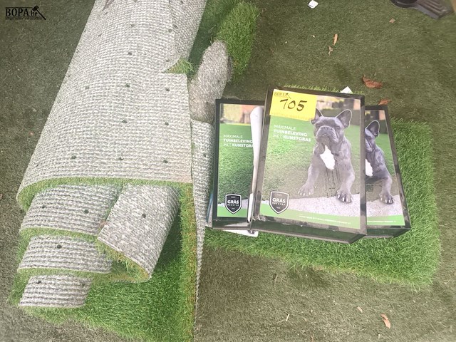 Lot 105 - lot kunstgras - afbeelding 1 van  4
