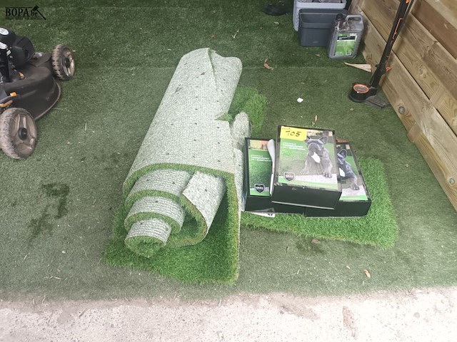 Lot 105 - lot kunstgras - afbeelding 2 van  4