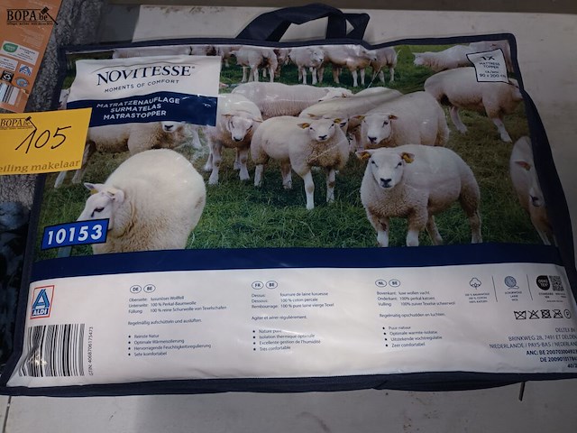 Lot 105 - matrastopper, plaid en sierkussen - afbeelding 2 van  5