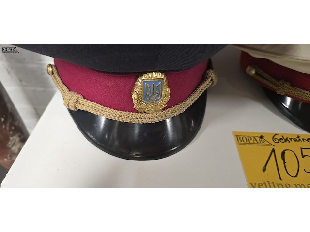 Lot 105 - oekraine 4 kepies - afbeelding 2 van  5