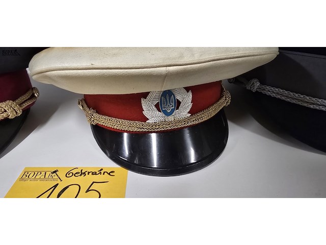 Lot 105 - oekraine 4 kepies - afbeelding 4 van  5