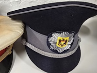 Lot 105 - oekraine 4 kepies - afbeelding 5 van  5