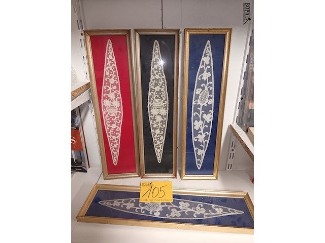 Lot 105 - oud brugs kantwerk in kader. 4 stuks - afbeelding 1 van  3