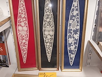 Lot 105 - oud brugs kantwerk in kader. 4 stuks - afbeelding 1 van  3
