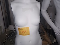 Lot 105 - paspop vrouw zonder armen - afbeelding 1 van  2