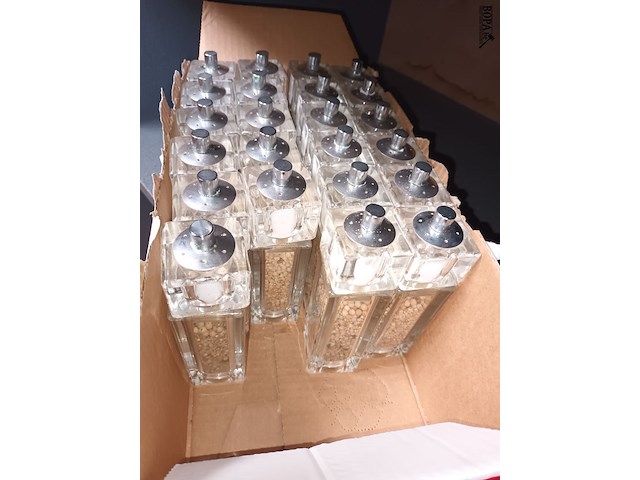 Lot 105 - peper- en zoutmolens. 23 stuks - afbeelding 2 van  3