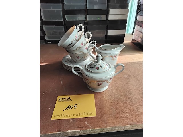 Lot 105 - porseleinen setje 4-delig - afbeelding 1 van  1