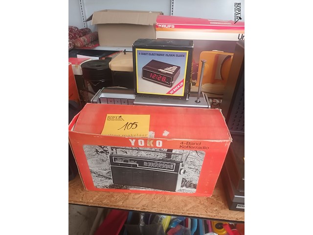 Lot 105 - radio’s. 3 stuks - afbeelding 1 van  5