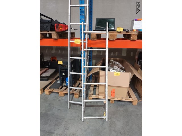 Lot 106 - aluminium ladders. 2 stuks - afbeelding 1 van  3