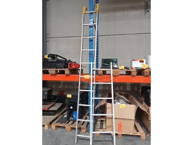Lot 106 - aluminium ladders. 2 stuks - afbeelding 2 van  3