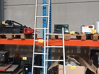 Lot 106 - aluminium ladders. 2 stuks - afbeelding 2 van  3