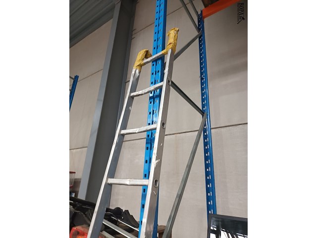 Lot 106 - aluminium ladders. 2 stuks - afbeelding 3 van  3