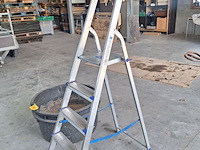 Lot 106 - aluminium trapladder - afbeelding 1 van  2