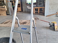 Lot 106 - aluminium trapladder - afbeelding 2 van  2