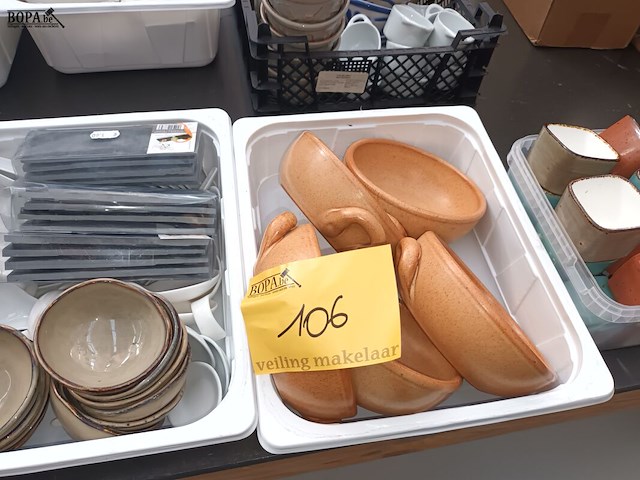 Lot 106 - apero potjes en ovenkommen - afbeelding 1 van  4