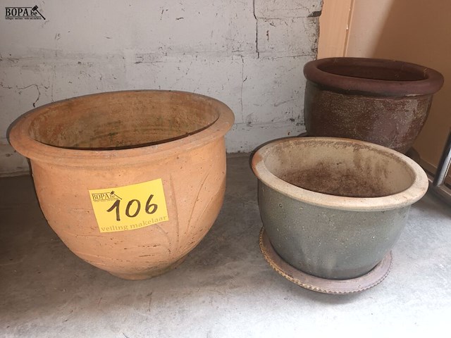 Lot 106 - bloempotten. 4 stuks - afbeelding 3 van  4