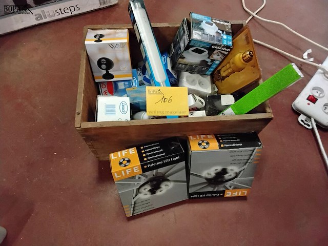 Lot 106 - electrisch toebehoren; lampen, bewegingssensor, ledlampen ni - afbeelding 1 van  6