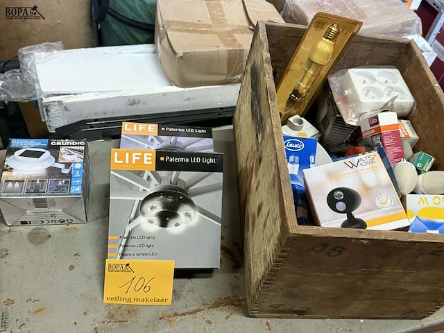 Lot 106 - electrisch toebehoren; lampen, bewegingssensor, ledlampen ni - afbeelding 2 van  6