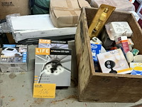 Lot 106 - electrisch toebehoren; lampen, bewegingssensor, ledlampen ni - afbeelding 2 van  6