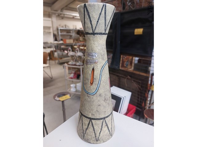 Lot 106 - handgemaakte gestempelde duitse vaas - afbeelding 1 van  2