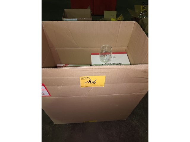 Lot 106 - herbruikbare en glazen liefmans - afbeelding 4 van  4