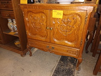 Lot 106 - houten kast - afbeelding 2 van  4