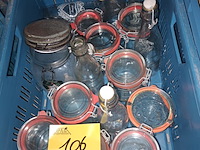 Lot 106 - inmaak bokalen en flessen. 16 stuks - afbeelding 1 van  3