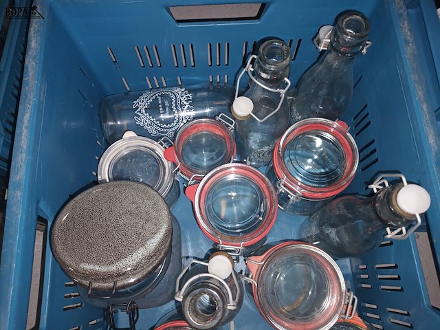 Lot 106 - inmaak bokalen en flessen. 16 stuks - afbeelding 2 van  3