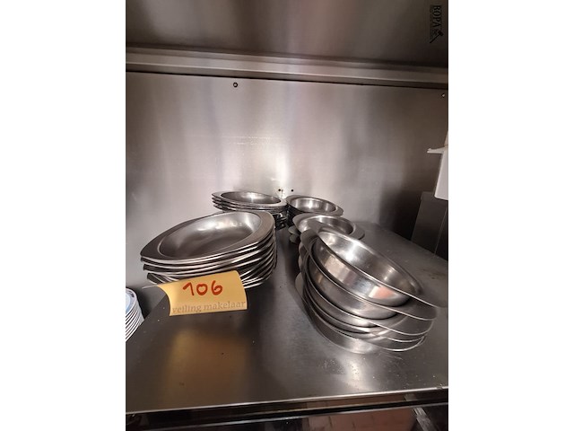 Lot 106 - inox kommetjes. 41 stuks - afbeelding 1 van  1
