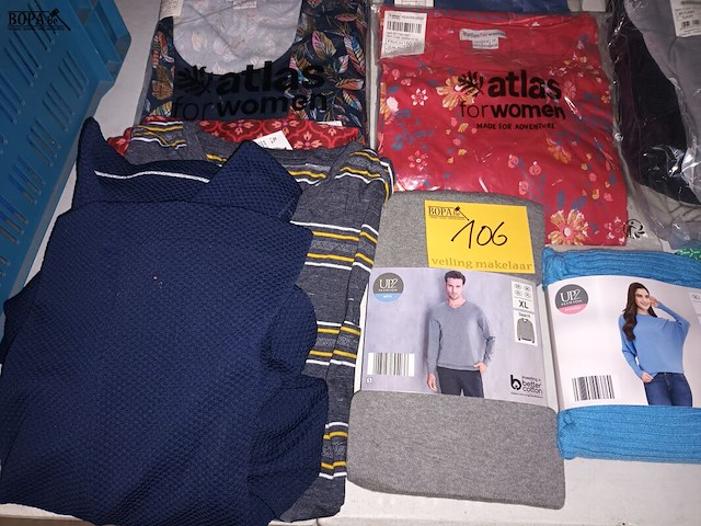 Lot 106 - kledij. 13 stuks - afbeelding 3 van  4