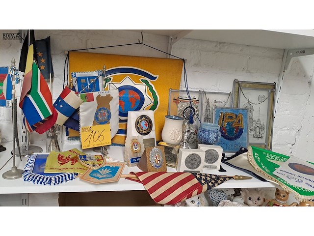 Lot 106 - lot diversen politie/ipa - afbeelding 1 van  4