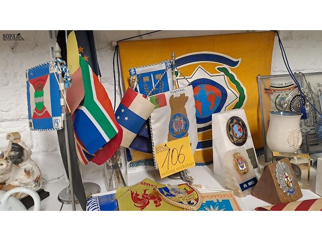 Lot 106 - lot diversen politie/ipa - afbeelding 2 van  4