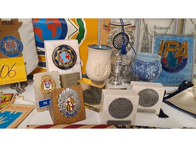 Lot 106 - lot diversen politie/ipa - afbeelding 3 van  4