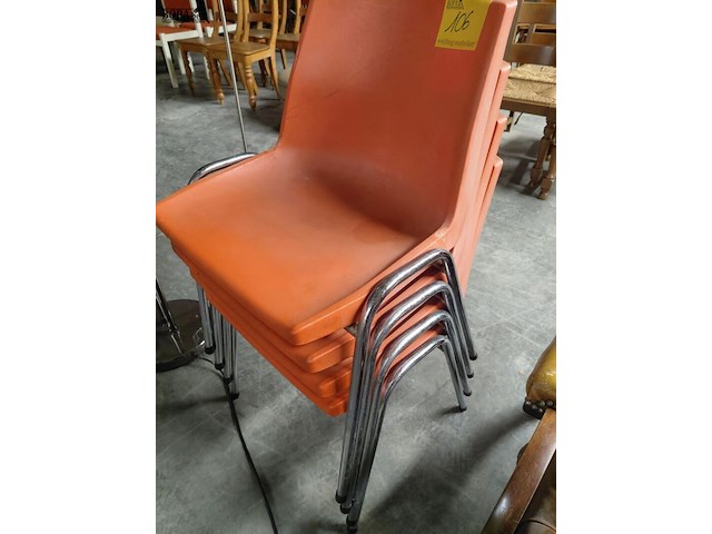 Lot 106 - oranje virco vintage stoelen verchroomd frame - 4 stuks - afbeelding 2 van  4