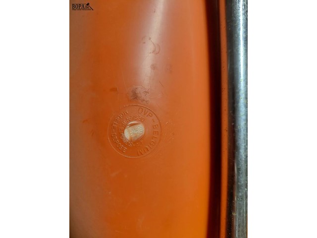 Lot 106 - oranje virco vintage stoelen verchroomd frame - 4 stuks - afbeelding 4 van  4