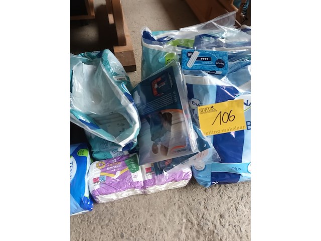 Lot 106 - pampers en maandverbanden. 7 stuks - afbeelding 3 van  4