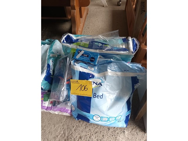 Lot 106 - pampers en maandverbanden. 7 stuks - afbeelding 4 van  4