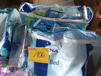 Lot 106 - pampers en maandverbanden. 7 stuks - afbeelding 4 van  4