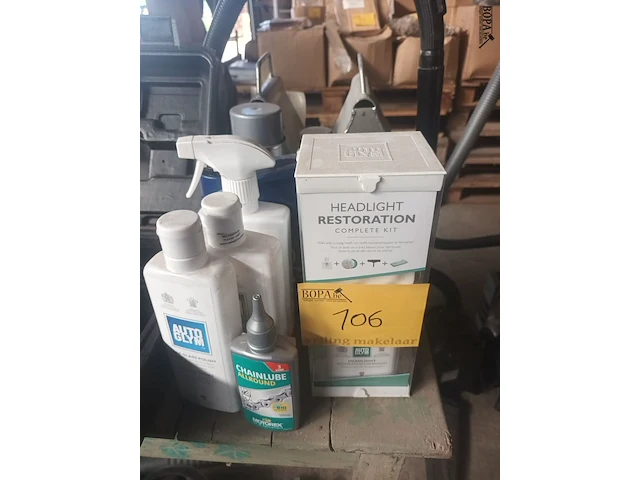 Lot 106 - producten voor auto onderhoud - afbeelding 1 van  4