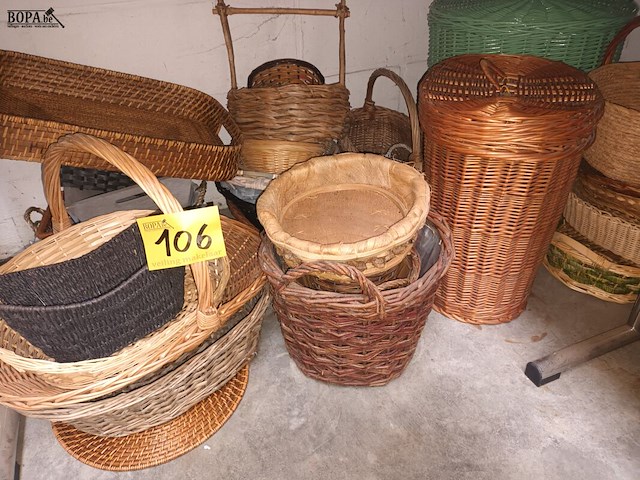 Lot 106 - rieten mandjes. 32 stuks - afbeelding 1 van  5