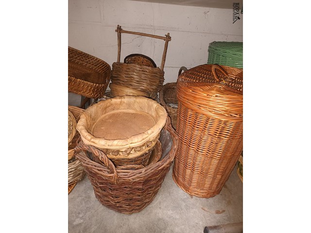 Lot 106 - rieten mandjes. 32 stuks - afbeelding 3 van  5