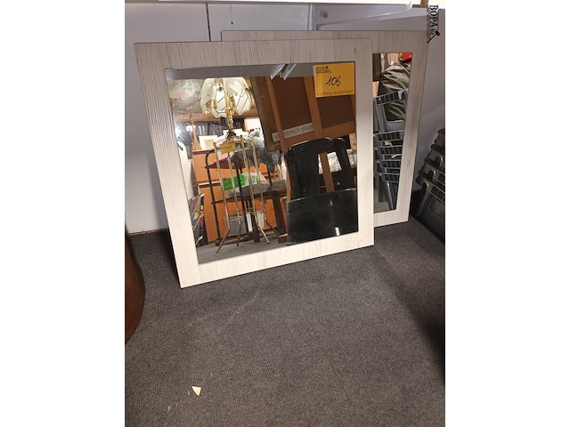 Lot 106 - spiegel. 2 stuks - afbeelding 1 van  3