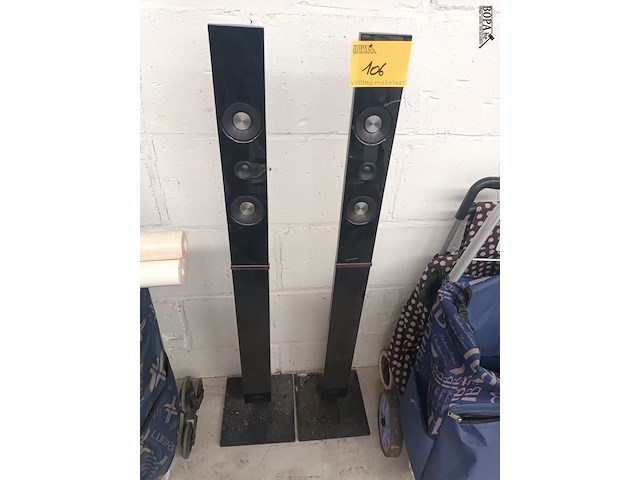 Lot 106 - staande boxen samsung. 2 stuks - afbeelding 1 van  3