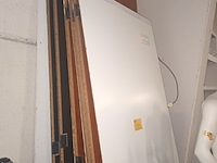 Lot 106 - wandpanelen voor winkel. 8 stuks - afbeelding 1 van  3