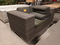 Lot 106 - wicker zetel met kussens - afbeelding 2 van  4