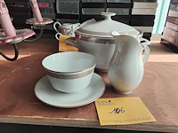 Lot 106 - wit porseleinen setje 3- delig - afbeelding 1 van  2